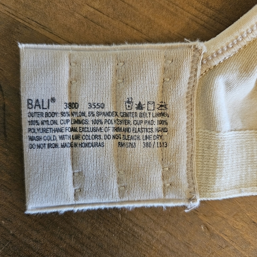 Bali Padded Wire Free Bra Cream Size 38DD - Picture 4 of 5